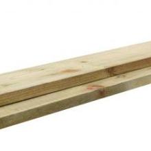 Midden-Europees vuren fijnbezaagde plank 1,9 x 20 x 180 cm, groen geïmpregneerd.